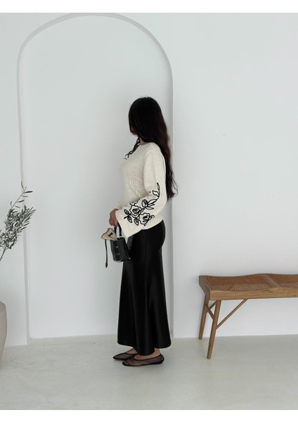 Kollari Nakış Detaylı Ispanyol Kol Triko Kazak fırsatları