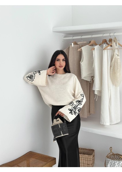 Kollari Nakış Detaylı Ispanyol Kol Triko Kazak indirimleri