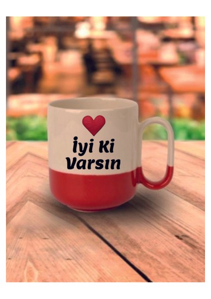 Iyi Ki Varsın Yazılı Kırmızı Tabanlı Hediyelik Kupa Bardak - Seramik Çay, Kahve Hediyelik Bardağı