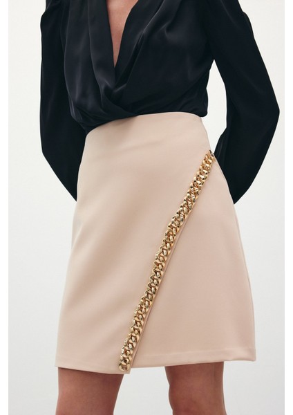 Zincir Aksesuarlı Mini Etek - Bej