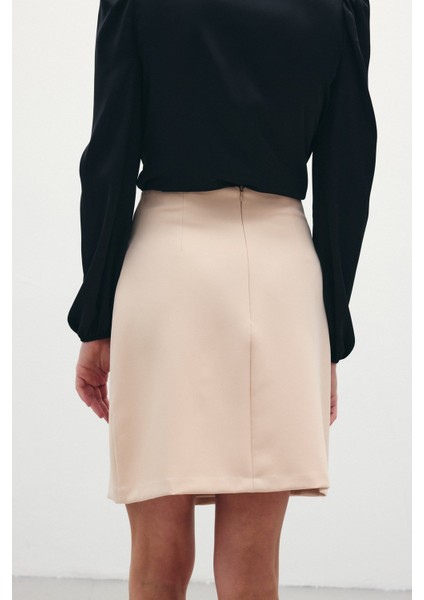 Zincir Aksesuarlı Mini Etek - Bej