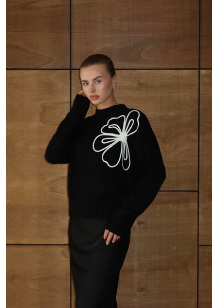 Çiçek Desenli Triko Kazak