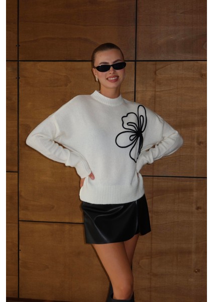 Çiçek Desenli Triko Kazak fiyatları