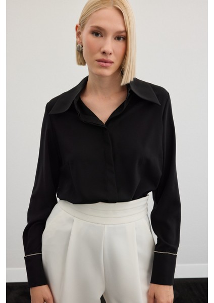 Aksesuarlı Klasik Gömlek - Siyah