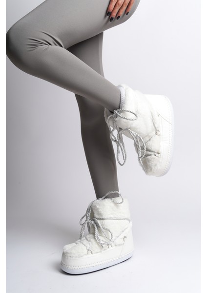 Yuvarlak Burunlu Kalın Tabanlı Kürklü Kadın Kar Botu