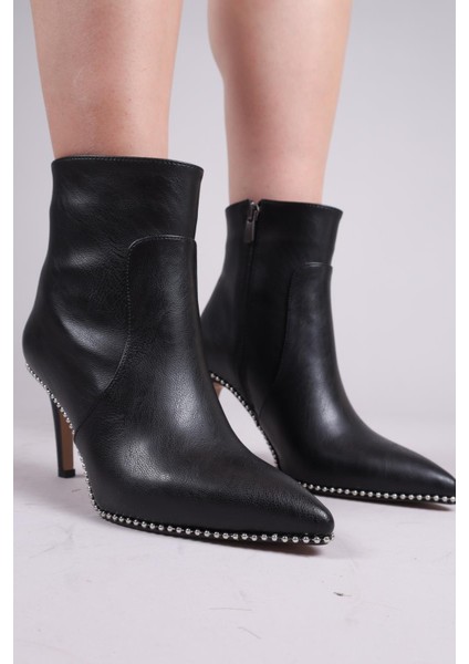 Isantı Tabanı Zincir Aksesuarlı Topuklu Bot Siyah indirimleri