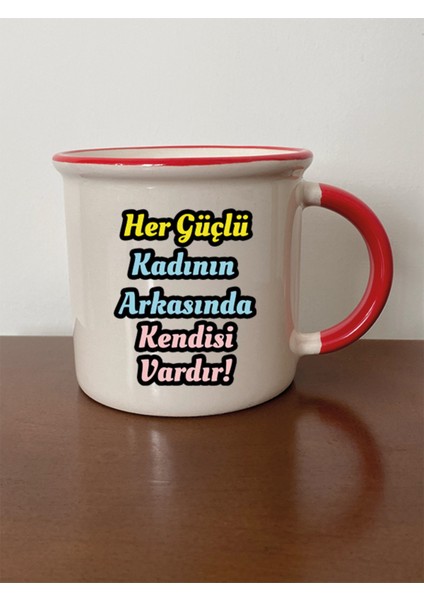 Her Güçlü Kadının Arkasında Kendisi Vardır Yazılı Kırmızı Ağızlı Kupa Bardak