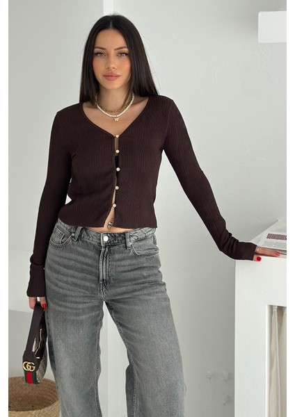 Kadın Düğme Detaylı Fit Triko Bluz – Zarif & Modern Stil