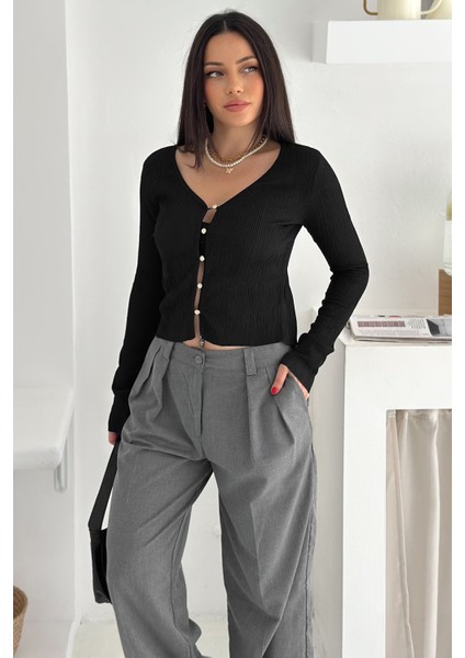 Kadın Düğme Detaylı Fit Triko Bluz – Zarif & Modern Stil