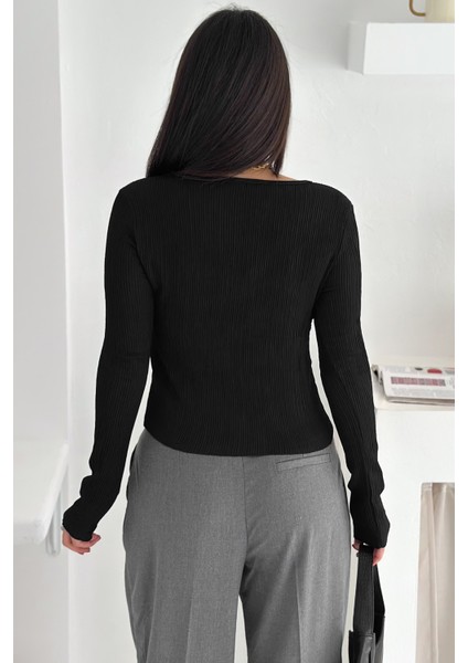 Kadın Düğme Detaylı Fit Triko Bluz – Zarif & Modern Stil
