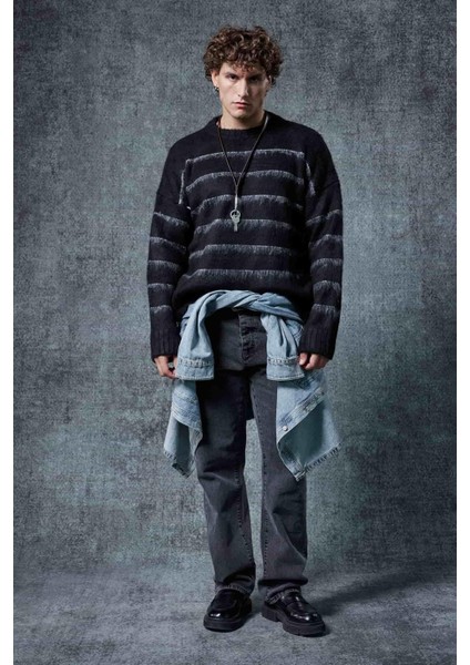 Erkek Oversize Çizgili Tüylü Triko Kazak Siyah