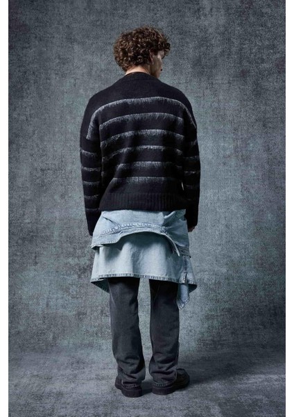 Erkek Oversize Çizgili Tüylü Triko Kazak Siyah