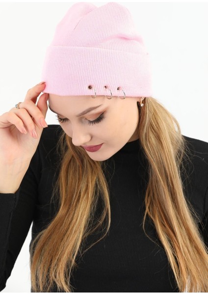 Kadın Pembe Piercingli Kışlık Bere modelleri