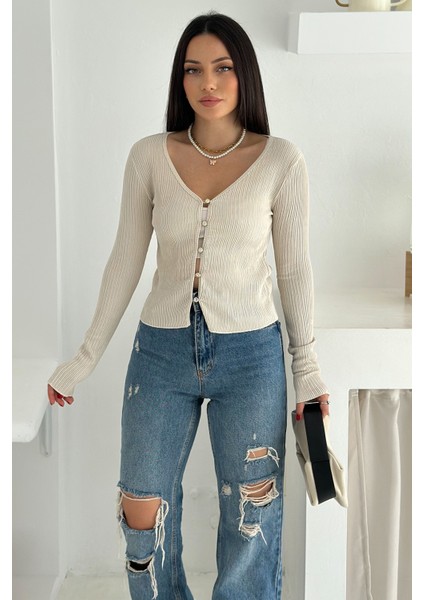 Kadın Düğme Detaylı Fit Triko Bluz – Zarif & Modern Stil