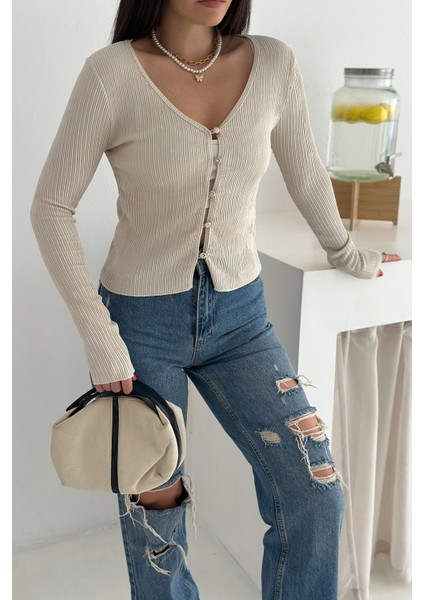 Kadın Düğme Detaylı Fit Triko Bluz – Zarif & Modern Stil modelleri