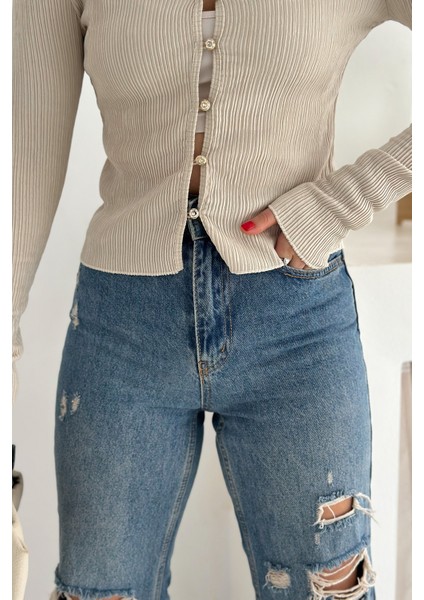 Kadın Düğme Detaylı Fit Triko Bluz – Zarif & Modern Stil indirimleri