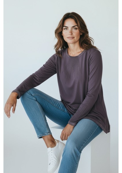 Kadın Yaka ve Kol Ağzı Taşlı Etek Desenli Bluz