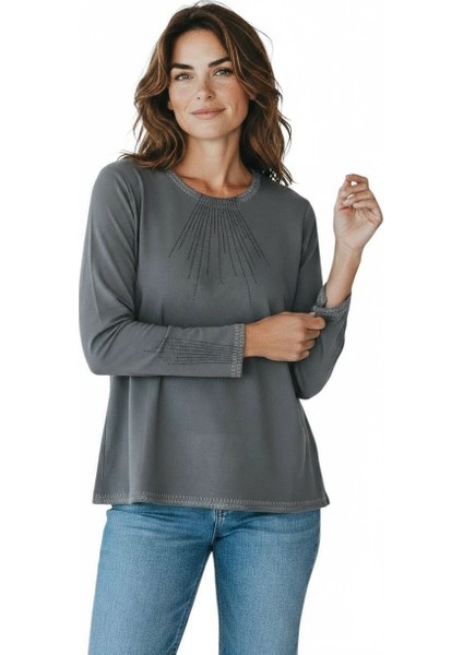 Kadın Yaka ve Kol Ağzı Taşlı Etek Desenli Bluz