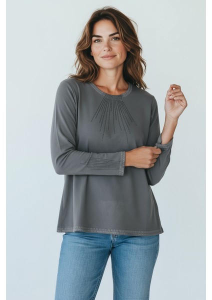 Kadın Yaka ve Kol Ağzı Taşlı Etek Desenli Bluz indirimleri