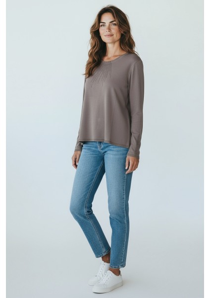 Kadın Yaka ve Kol Ağzı Taşlı Etek Desenli Bluz fiyatları