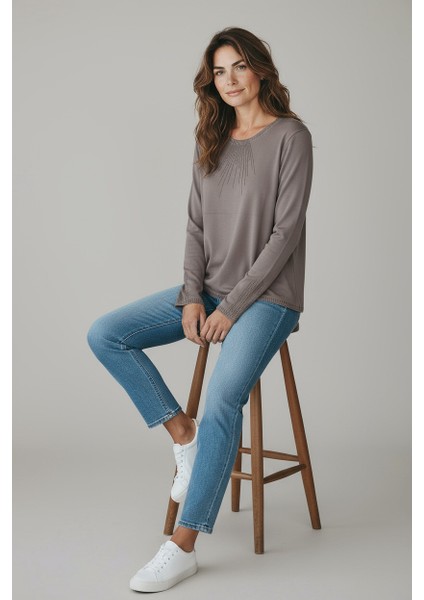 Kadın Yaka ve Kol Ağzı Taşlı Etek Desenli Bluz fırsatları