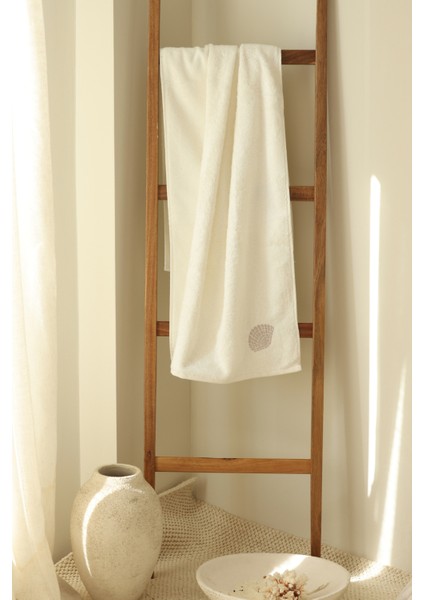 Sedef Bambu Nakışlı Banyo Havlusu 70X140 cm