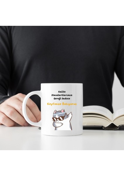 Komik Kedi Temalı Kahve Kupası – Keyfimize Bakıyoruz Tasarımlı Hediyelik Kupa modelleri