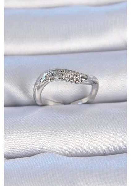 Pirinç Gümüş Renk Zirkon Taşlı Kadın Yüzük - Lisinya