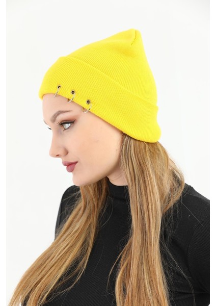 Kadın Sarı Piercingli Kışlık Bere modelleri