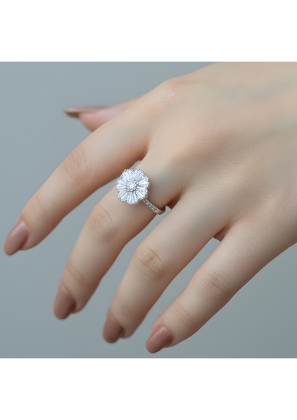 925 Ayar Gümüş Çiçek Model Baget Taşlı Kadın Yüzük | Zarif ve Işıltılı Tasarım