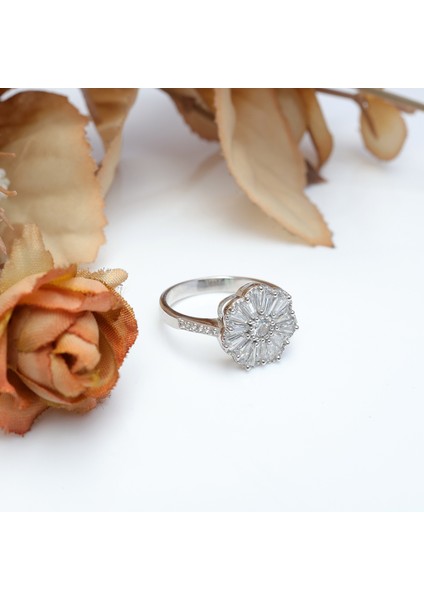 925 Ayar Gümüş Çiçek Model Baget Taşlı Kadın Yüzük | Zarif ve Işıltılı Tasarım indirimleri