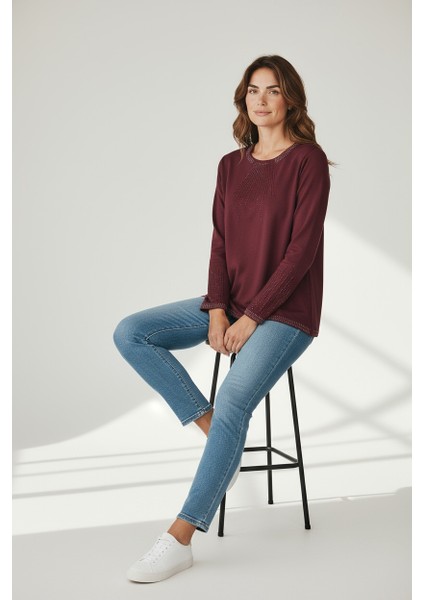 Kadın Yaka ve Kol Ağzı Taşlı Etek Desenli Bluz