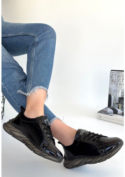 Piona Siyah Rugan Gri Tabanlı Spor Ayakkabı - Lisinya