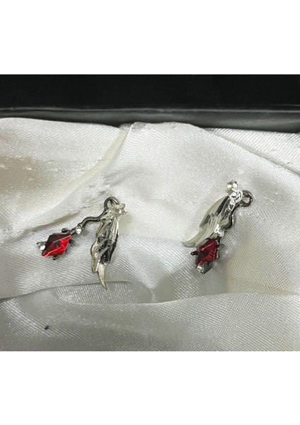 Taşlı Kardelen Küpe