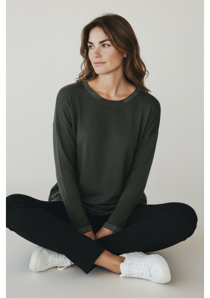 Kadın Yaka ve Kol Ağzı Taşlı Etek Desenli Bluz fiyatları