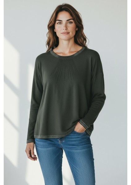 Kadın Yaka ve Kol Ağzı Taşlı Etek Desenli Bluz fırsatları