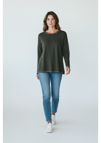 Kadın Yaka ve Kol Ağzı Taşlı Etek Desenli Bluz indirimleri