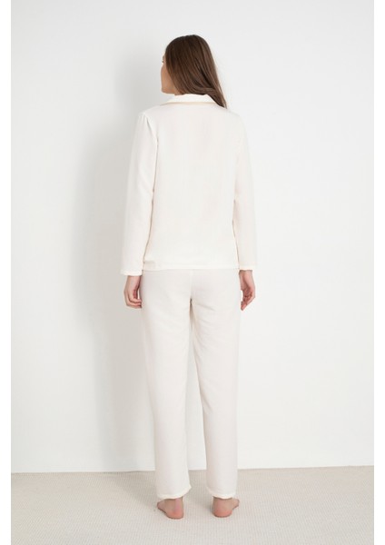 Kadın Ekru Aerobin Saten Biyeli Pijama Takımı – Gömlek Yaka, Çift Cepli, Kışlık fırsatları