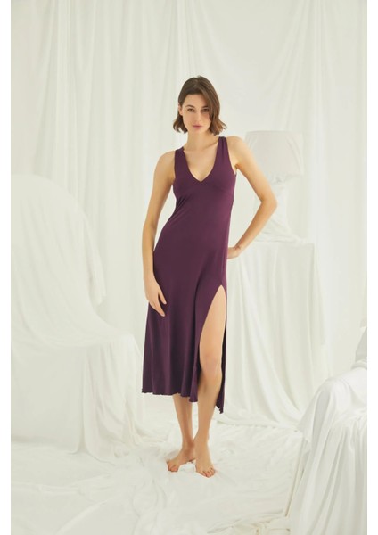 Monamise Yakası ve Sırtı Dekolteli Dantelli Yırtmaçlı Gecelik