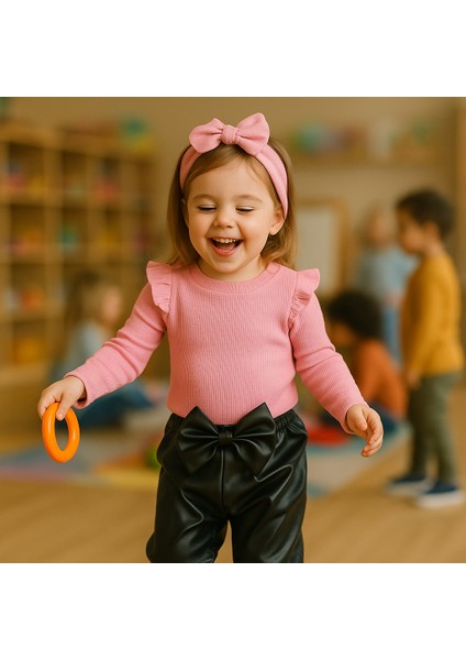 kız Çocuk, 3 Lü Set Siyah Deri Fiyonk Detaylı Pantolon, Pembe Omuzu Fırfırlı Badi ve Saç Bandı Takımı.