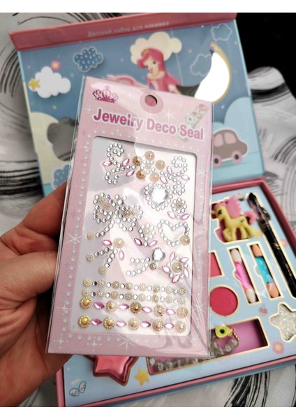 Çocuk Makyaj Seti “unicorn ve Prenses” – Far Paleti, Rujlar, Parlatıcılar, Bileklik, Stickerlar modelleri