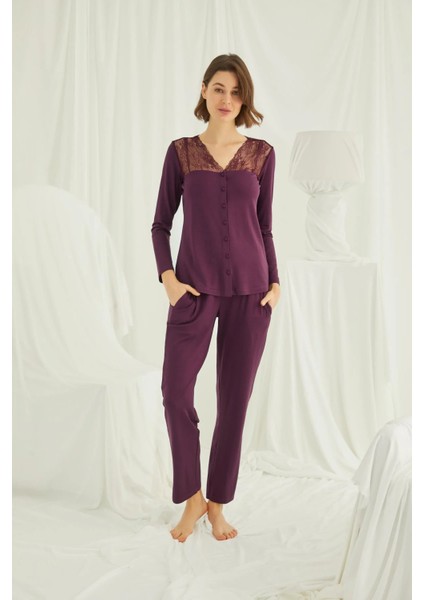 Monamise Yakası Omzu ve Paçası Dantelli Boydan Düğmeli Pijama Takımı