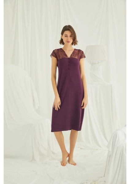 Monamise Kolu Omzu ve Yakası Dantelli Önü Düğmeli Gecelik