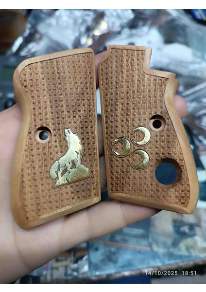 Düğmeli Beretta Mod 70 Tek Düğmeli Ahşap Lazer Işlemeli Kabza