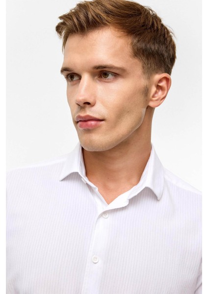 Slim Düz Klasik Yaka Beyaz Erkek Gömlek GM1008400334 modelleri