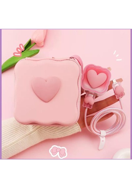 Apple iPhone 18W/20W/25W Uyumlu Şarj Kılıfı + Taşıma Çantası Fiyonk Kalp Desenli Şarj Aleti Koruyucu Şarj Kablosu Örme Aparatlı Koruyucu Toparlayıcı Makyaj Çantası