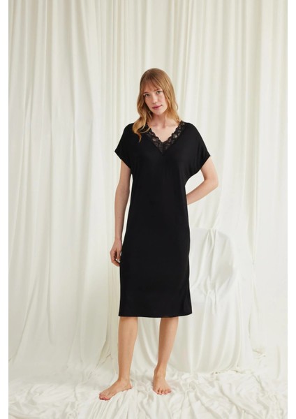 Monamise Yakası Dantelli Kısa Kollu Gecelik