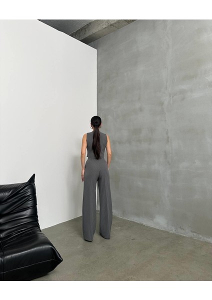 Kadın Gri Çizgili Takım – Şık, Modern ve Zamansız Stil | Crop Yelek & Palazzo Pantolon Takımı