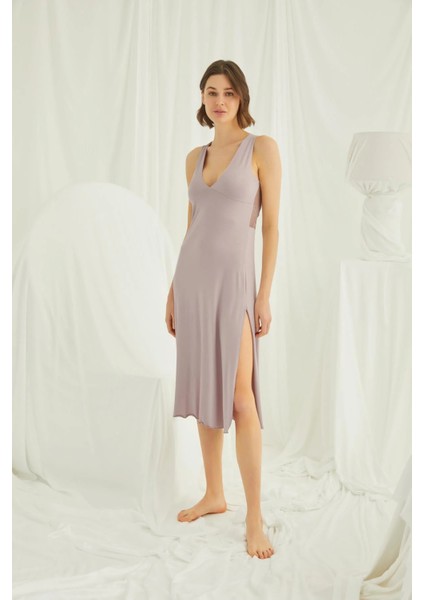 Monamise Göğsü ve Sırtı Dekolteli Dantelli Yırtmaçlı Gecelik