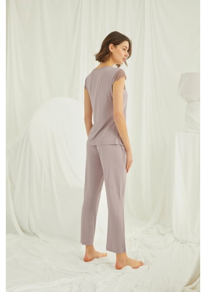 Monamise Yakası Kolu ve Omzu Dantelli Önü Düğmeli Pijama Takımı modelleri